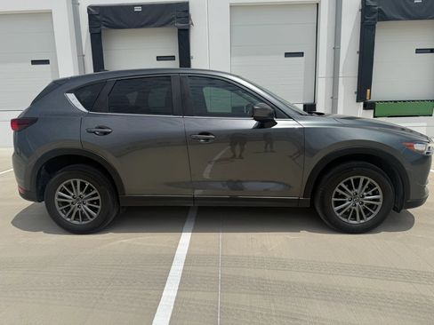 Used 2017 MAZDA CX-5 Touring w/ Preferred Equipment Package FWD image 3
