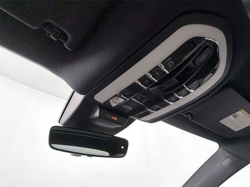 Certified 2023 Porsche Macan AWD/4WD image 25