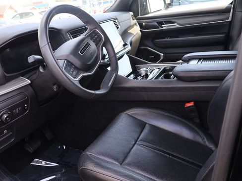 Used 2024 Jeep Wagoneer Series III AWD/4WD image 4