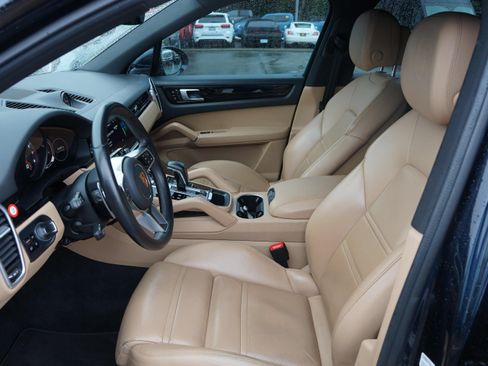 Used 2021 Porsche Cayenne AWD/4WD image 13