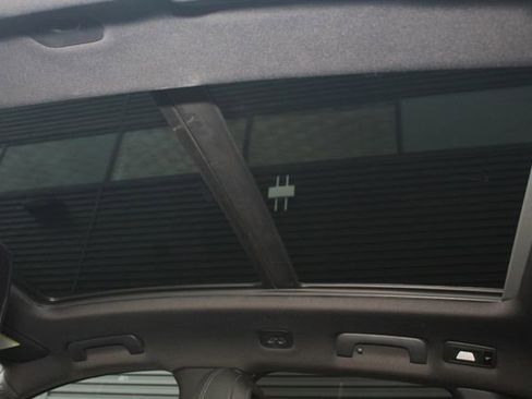 Used 2017 Porsche Macan S image 25