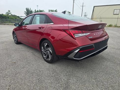 Used 2025 Hyundai Elantra SEL FWD image 5