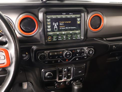 Used 2023 Jeep Gladiator Willys image 5