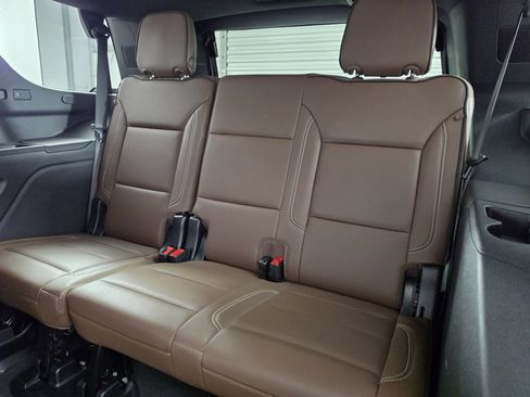 Used 2025 Chevrolet Tahoe High Country AWD/4WD image 39
