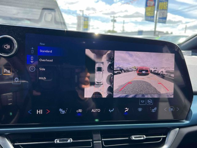 Used 2024 Chevrolet Equinox EV LT FWD image 29