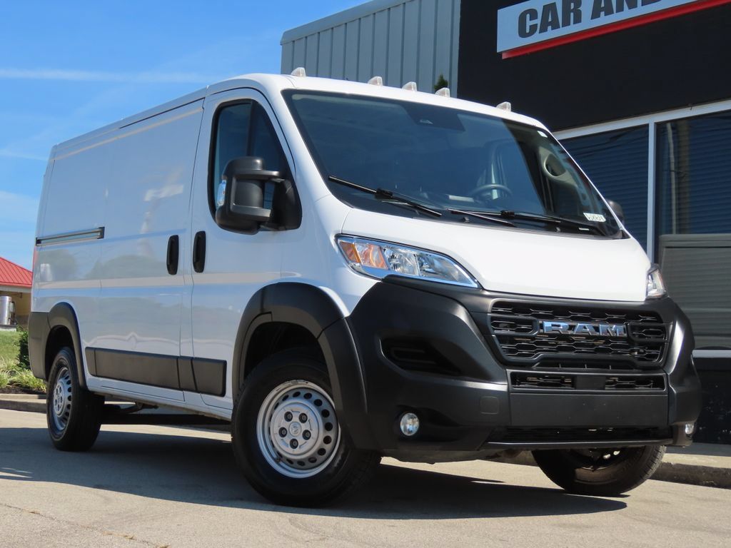 Used 2025 RAM ProMaster 2500 w/ Convenience Group FWD image 2