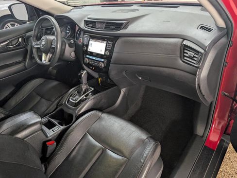 Used 2017 Nissan Rogue AWD image 22