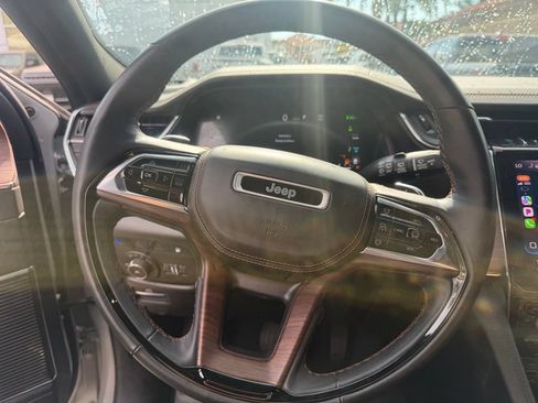 Used 2023 Jeep Grand Cherokee Summit w/ Advanced Protech Group IV AWD/4WD image 22