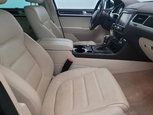 Used 2016 Volkswagen Touareg Executive image 21