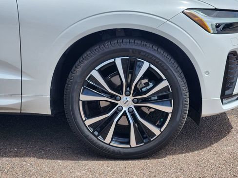 Used 2023 Volvo XC60 B5 Plus AWD/4WD image 30
