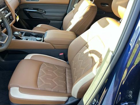 New 2026 Nissan Pathfinder Platinum AWD/4WD image 15