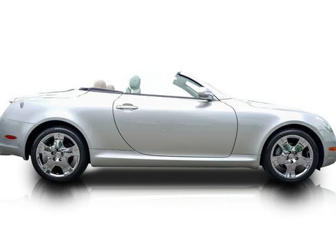 Used 2005 Lexus SC 430 Convertible RWD image 2