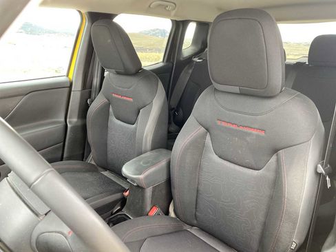 Used 2023 Jeep Renegade Trailhawk image 17