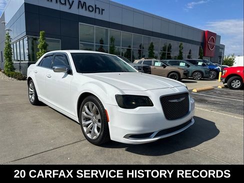 Used 2018 Chrysler 300 Touring w/ Chrome Appearance Package RWD image 2