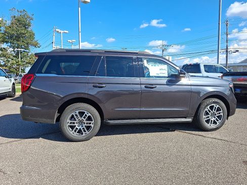 New 2025 Ford Expedition Active image 8