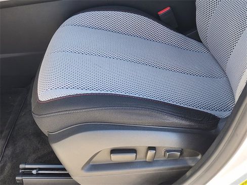 Used 2015 Chevrolet Equinox LT w/ Driver Convenience Package image 22