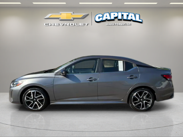 Used 2025 Nissan Sentra SR FWD image 2