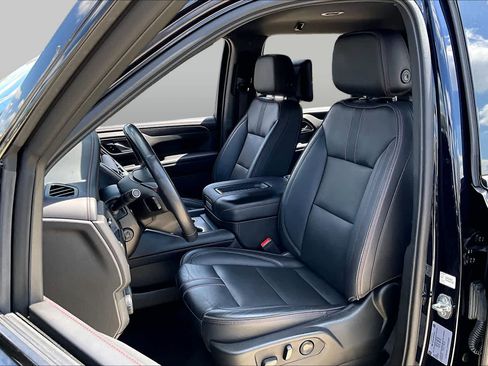 Used 2021 Chevrolet Suburban RST w/ Luxury Package AWD/4WD image 8
