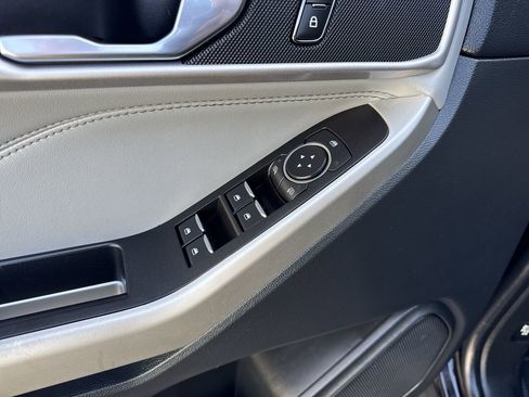 Used 2022 Ford Explorer XLT w/ Equipment Group 202A image 24