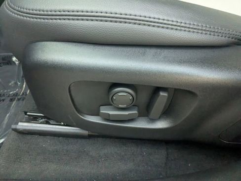 Used 2026 Land Rover Range Rover Velar Dynamic SE image 18