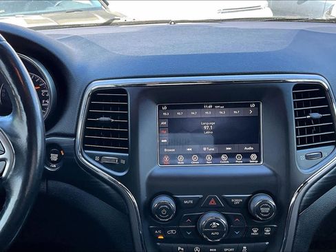 Used 2021 Jeep Grand Cherokee Laredo image 6