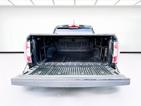 Used 2018 GMC Canyon SLE w/ SLE Convenience Package image 16