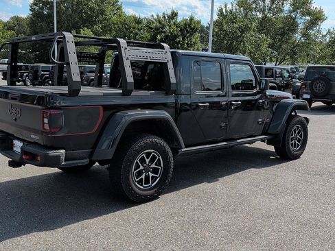 Used 2024 Jeep Gladiator Rubicon w/ Technology Group AWD/4WD image 9