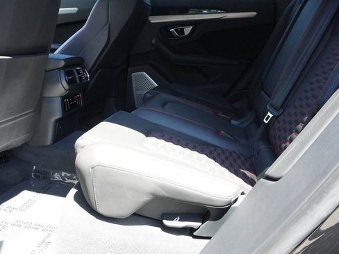 Used 2020 Lamborghini Urus AWD/4WD image 36