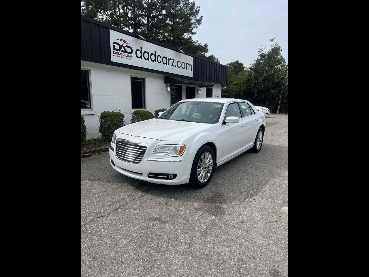 Used 2013 Chrysler 300 AWD w/ Driver Convenience Group image 1