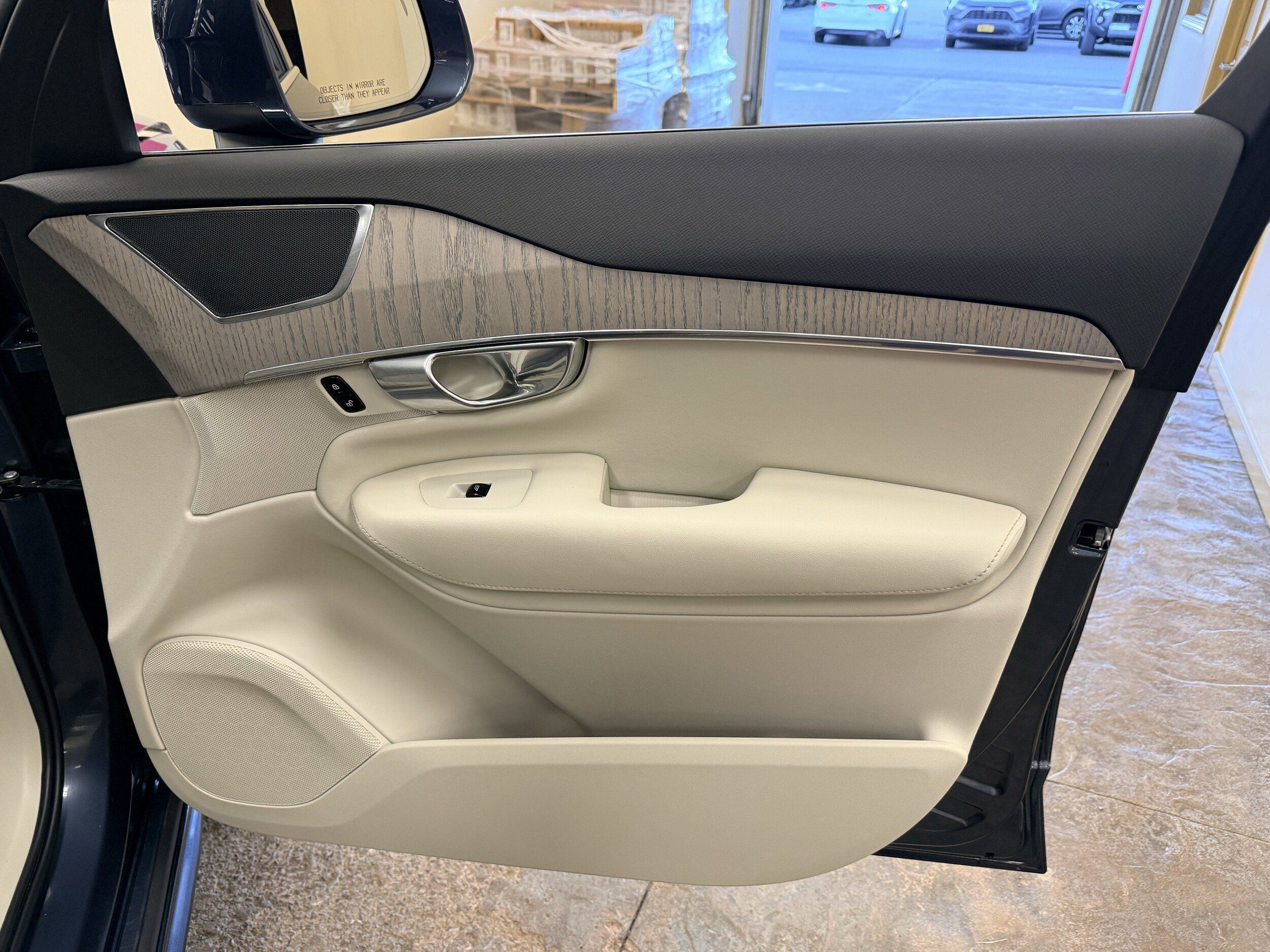 Used 2025 Volvo XC90 B6 Plus w/ Protection Package Premier AWD/4WD image 33