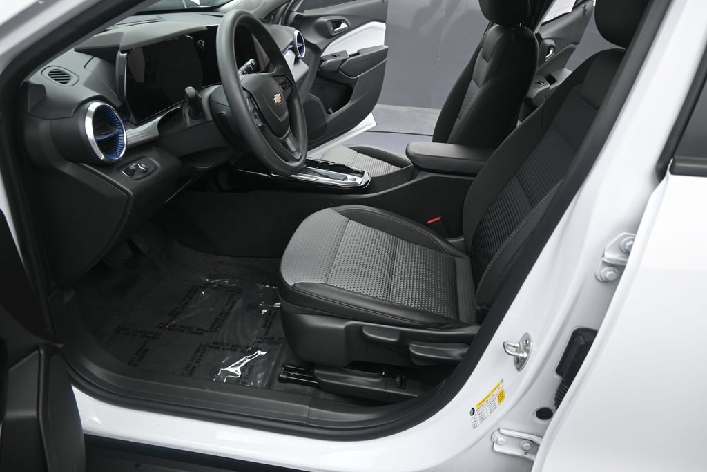 Used 2025 Chevrolet Trax LT FWD image 16