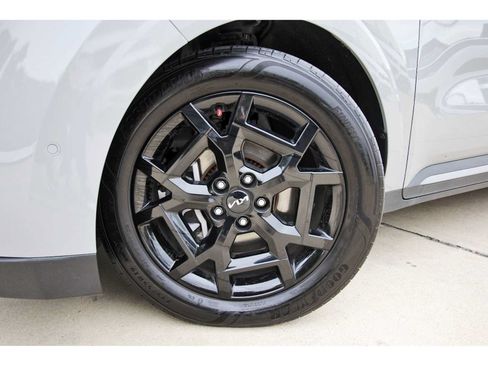 Used 2025 Kia Carnival SX Prestige FWD image 31