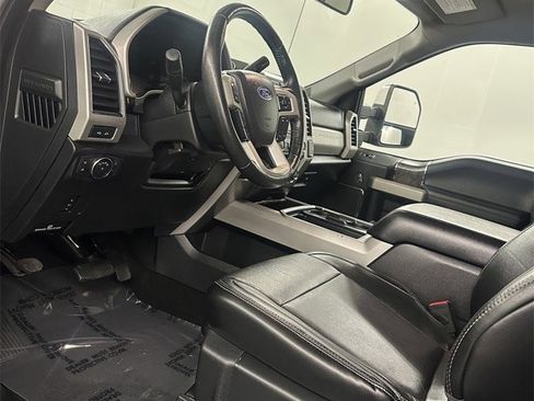 Used 2019 Ford F250 Lariat w/ Chrome Package image 11