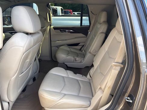 Used 2015 Cadillac Escalade Luxury RWD image 7