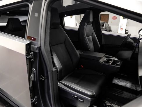 Used 2024 Tesla Cybertruck AWD Crew Cab image 26