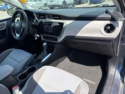Used 2018 Toyota Corolla LE FWD image 14
