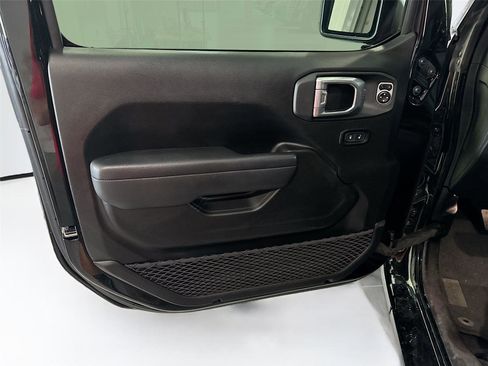 Used 2025 Jeep Wrangler Sport S w/ Convenience Group image 9