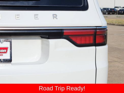 Used 2024 Jeep Wagoneer Series II w/ Flexible Seating Group RWD image 16