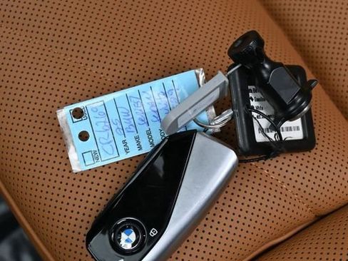 Used 2025 BMW 740i xDrive image 18