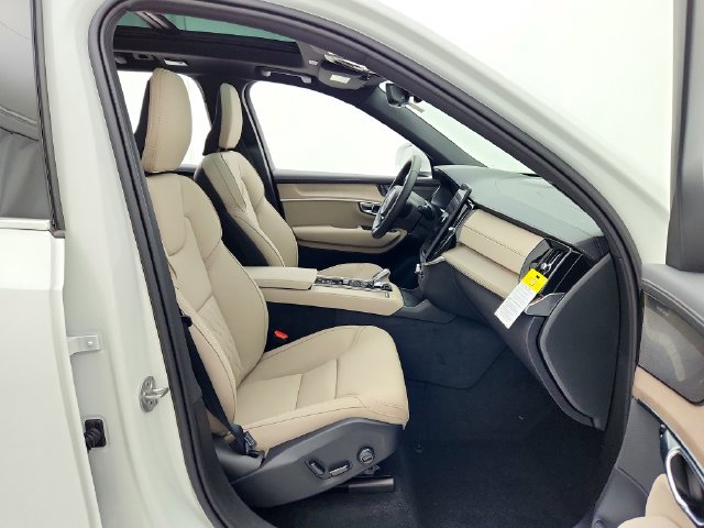 New 2026 Volvo XC90 B6 Plus w/ Protection Package Premier AWD/4WD image 18