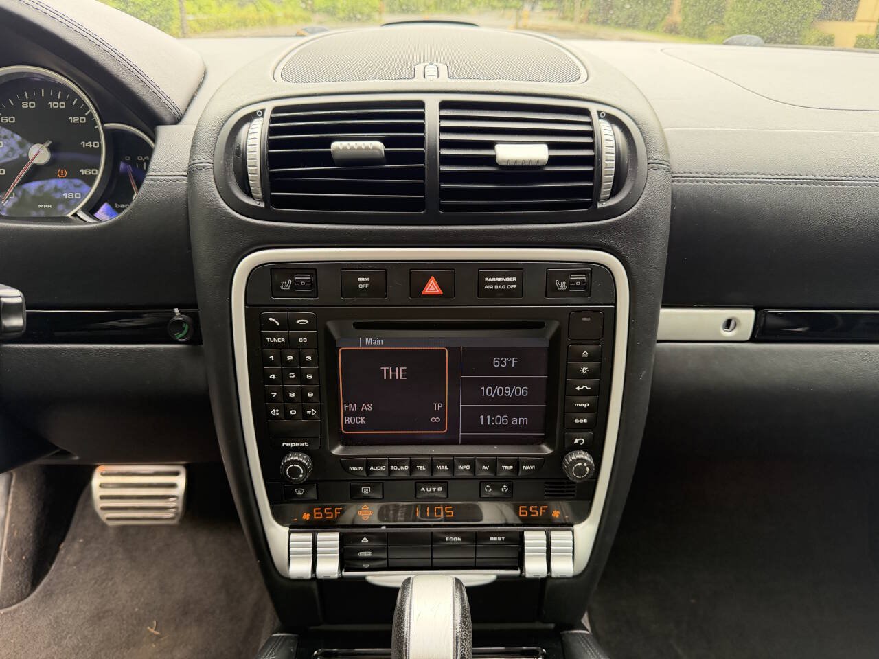 Used 2008 Porsche Cayenne Turbo AWD/4WD image 19