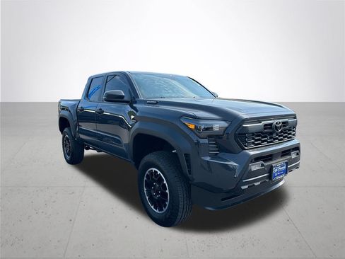 Used 2025 Toyota Tacoma TRD Off-Road w/ TRD Off Road Upgrade Package AWD/4WD image 5