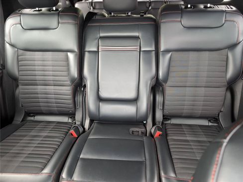 Used 2025 Ford Explorer ST-Line w/ ST-Line Street Pack AWD/4WD image 32