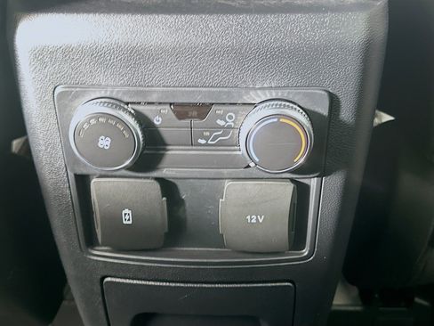 Used 2022 Ford Explorer XLT w/ Equipment Group 202A image 27