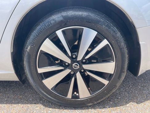 Certified 2022 Nissan Altima 2.5 SV FWD image 17