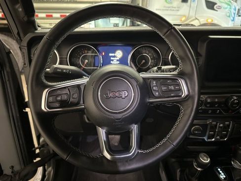 Used 2019 Jeep Wrangler Unlimited Sahara image 13