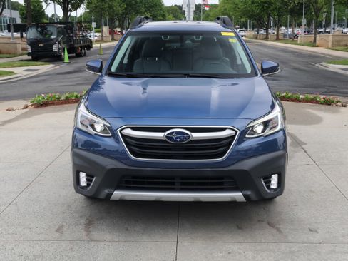 Used 2020 Subaru Outback Limited w/ Popular Package #2 AWD/4WD image 3