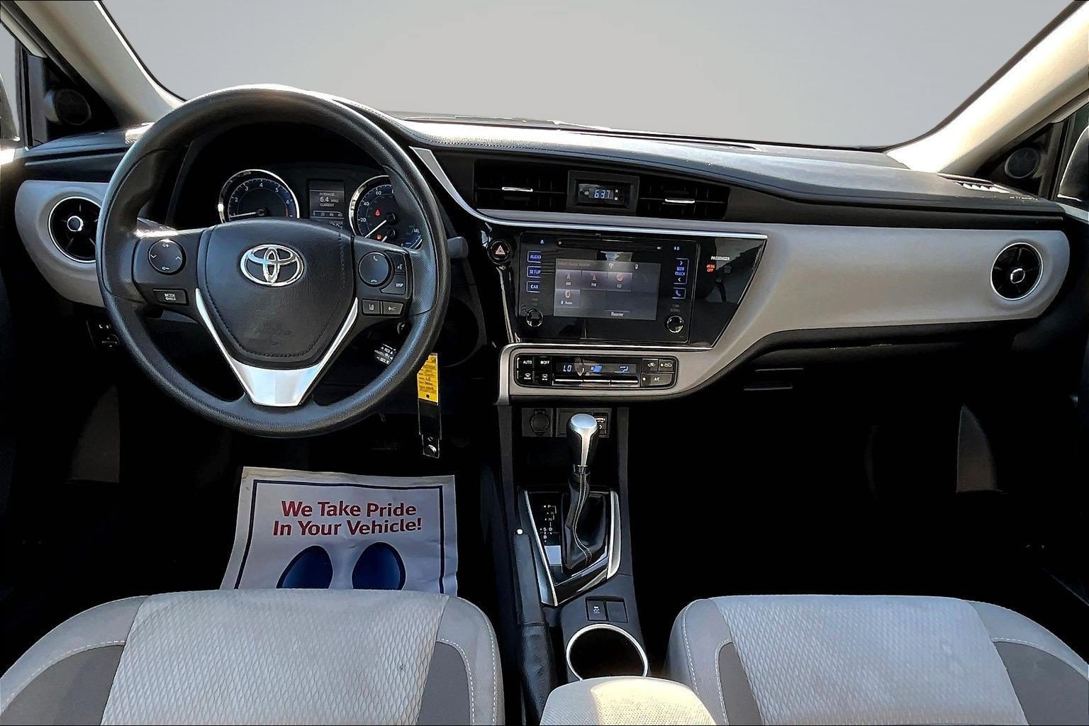 Used 2017 Toyota Corolla LE FWD image 6