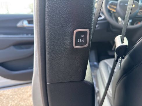 New 2026 Chrysler Pacifica Select AWD/4WD image 25