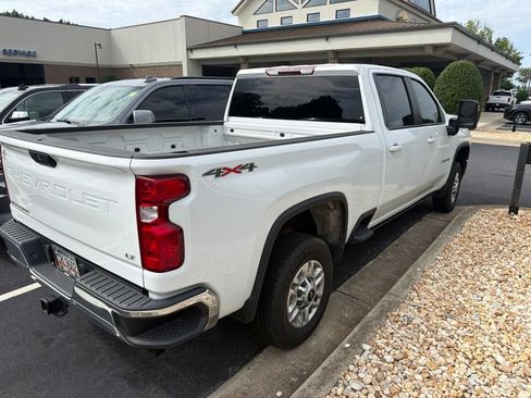 Used 2023 Chevrolet Silverado 2500 LT AWD/4WD image 2
